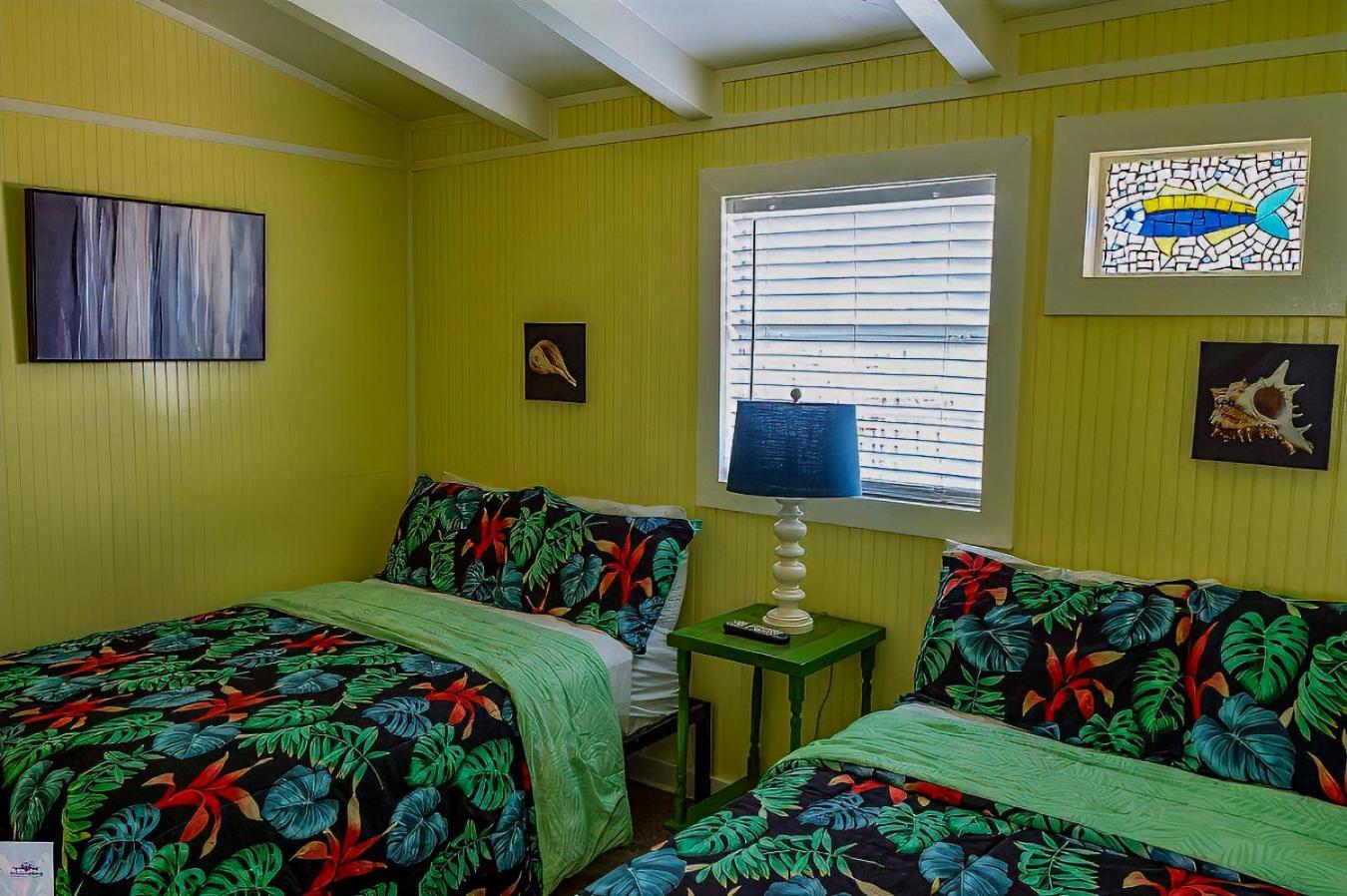 Blue Dolphin Inn And Cottages Grand Isle Exterior photo