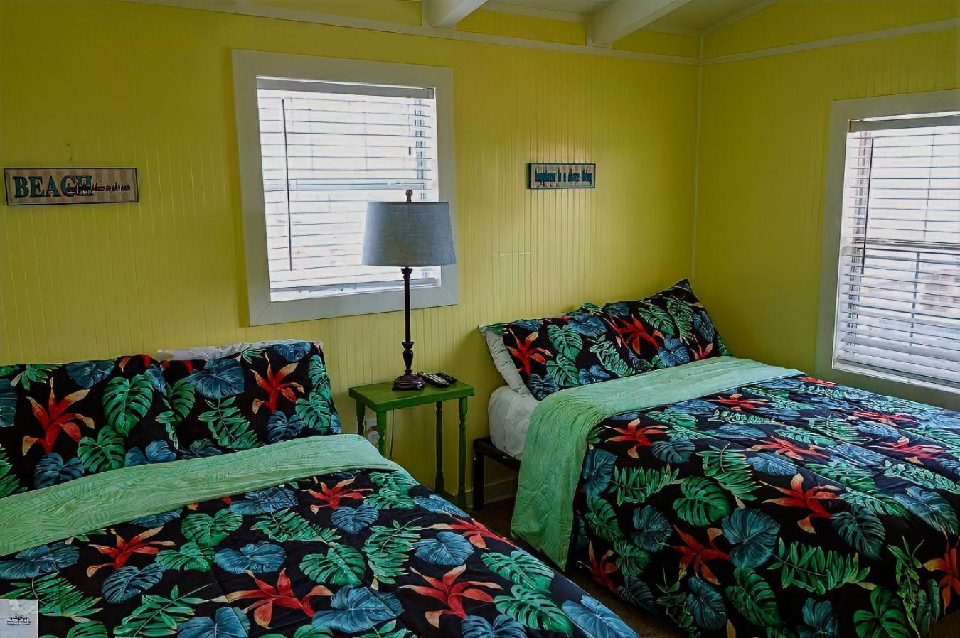 Blue Dolphin Inn And Cottages Grand Isle Exterior photo