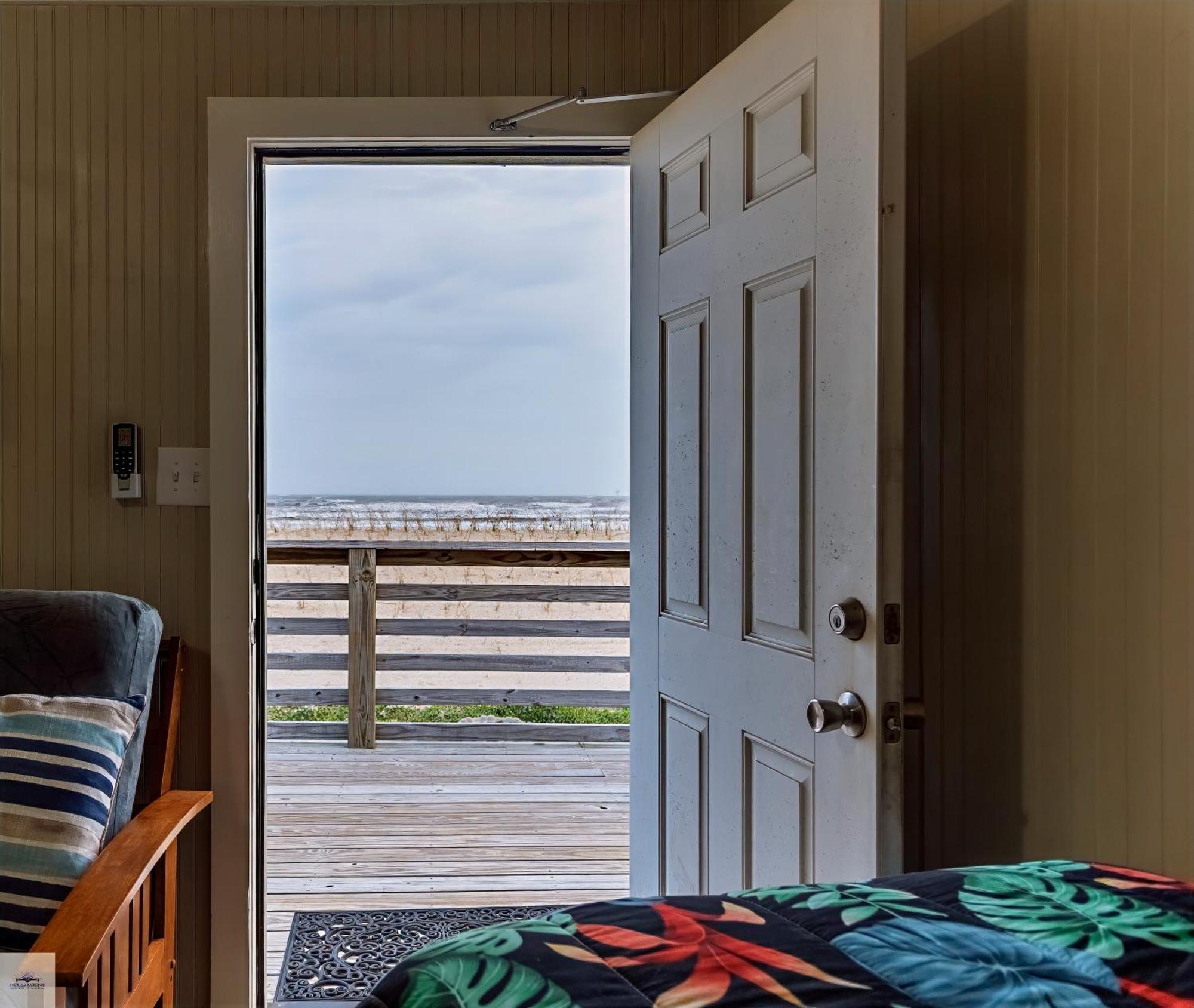 Blue Dolphin Inn And Cottages Grand Isle Exterior photo